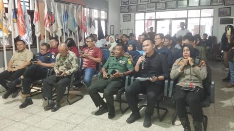 Ketua Bawaslu Kota Pangkalpinang saat melakukan Waskat Pleno Penetapan DPS