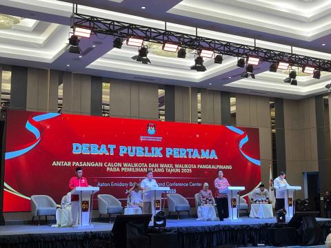 debat pertama